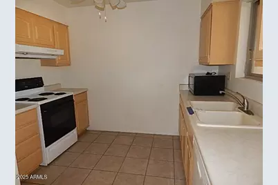 10569 W Coggins Drive, Sun City, AZ 85351 - Photo 7