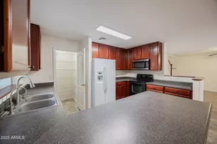 11424 W Austin Thomas Dr, Surprise, AZ 85378 - Photo 9