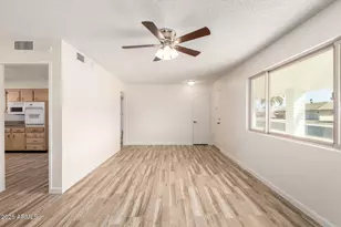 10724 W Camelot Cir, Sun City, AZ 85351 - Photo 7