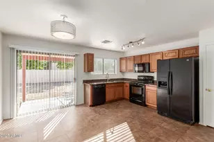 10537 W Donald Dr, Peoria, AZ 85383 - Photo 9