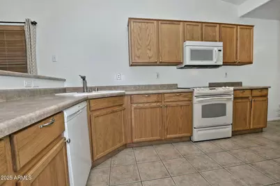 10809 W Cambridge Avenue, Avondale, AZ 85392 - Photo 9