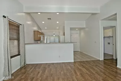 10809 W Cambridge Avenue, Avondale, AZ 85392 - Photo 5