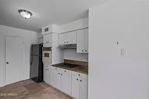 2346 E Shaw Butte Dr, Phoenix, AZ 85028 - Photo 11