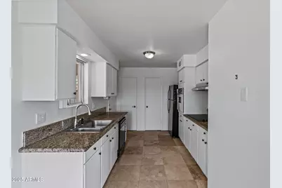 2346 E Shaw Butte Drive, Phoenix, AZ 85028 - Photo 9