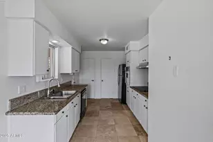 2346 E Shaw Butte Dr, Phoenix, AZ 85028 - Photo 9