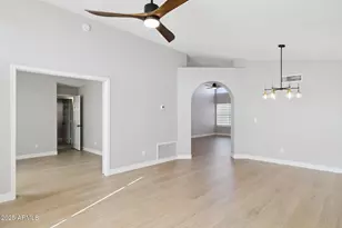 4426 E Thistle Landing Dr, Phoenix, AZ 85044 - Photo 5