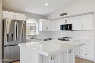 4426 E Thistle Landing Dr, Phoenix, AZ 85044 - Photo 11