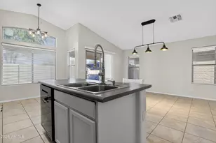 25792 W Kendall St, Buckeye, AZ 85326 - Photo 9