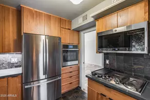 146 E Coronado Rd, Phoenix, AZ 85004 - Photo 17