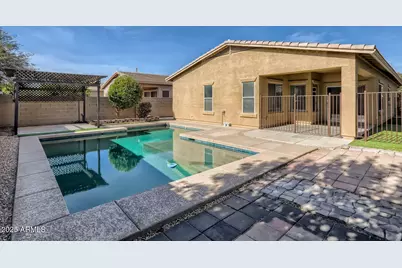 13723 W Maui Lane, Surprise, AZ 85379 - Photo 11