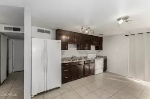 7127 W Holly St, Phoenix, AZ 85035 - Photo 11