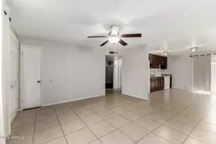 7127 W Holly St, Phoenix, AZ 85035 - Photo 7