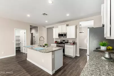 10773 W Swayback Pass Pass, Peoria, AZ 85383 - Photo 11