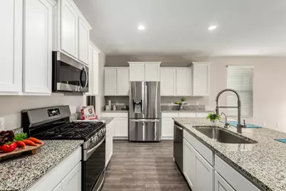 10773 W Swayback Pass Pass, Peoria, AZ 85383 - Photo 9