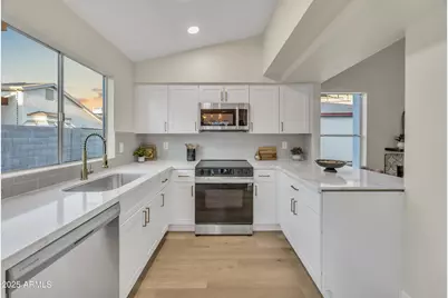 8830 W Saint John Road, Peoria, AZ 85382 - Photo 11