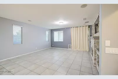 6815 S 19th Lane, Phoenix, AZ 85041 - Photo 11