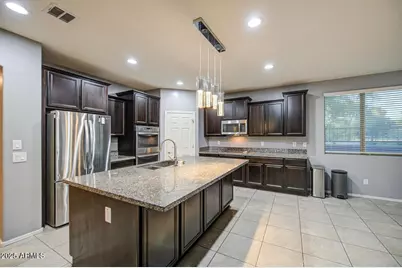 6815 S 19th Lane, Phoenix, AZ 85041 - Photo 3