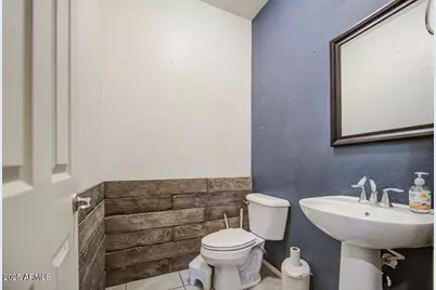 6815 S 19th Lane, Phoenix, AZ 85041 - Photo 17