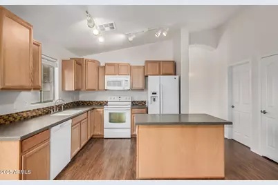 10940 E Wallflower Lane, Florence, AZ 85132 - Photo 15