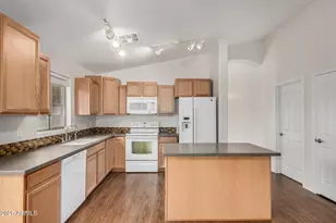 10940 E Wallflower Ln, Florence, AZ 85132 - Photo 15