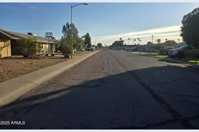 7442 W Desert Cove Avenue, Peoria, AZ 85345 - Photo 5