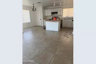 5092 N 75th Lane, Glendale, AZ 85303 - Photo 7