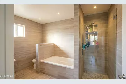 945 E Missouri Avenue, Phoenix, AZ 85014 - Photo 9