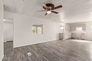 422 E Wagoner Rd, Phoenix, AZ 85022 - Photo 15