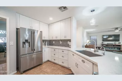 1077 E Loma Vista Street, Gilbert, AZ 85295 - Photo 3