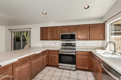 747 W Douglas Avenue, Gilbert, AZ 85233 - Photo 9