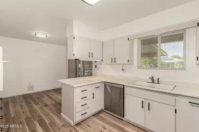 10722 W Kelso Drive, Sun City, AZ 85351 - Photo 15