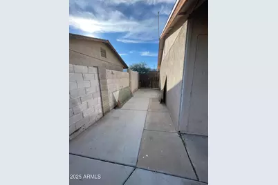 330 E Desert Drive, Phoenix, AZ 85042 - Photo 21