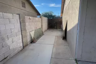 330 E Desert Dr, Phoenix, AZ 85042 - Photo 21