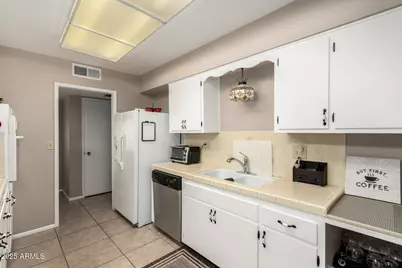 11247 N 109th Avenue, Sun City, AZ 85351 - Photo 13