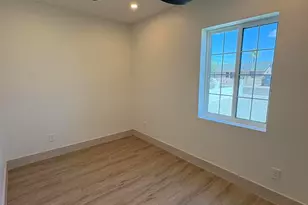385 E Clarendon Ave, Phoenix, AZ 85012 - Photo 13