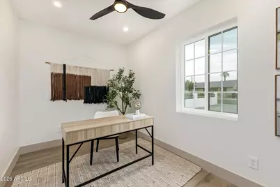 385 E Clarendon Avenue, Phoenix, AZ 85012 - Photo 15