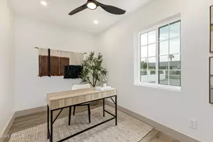 385 E Clarendon Ave, Phoenix, AZ 85012 - Photo 15