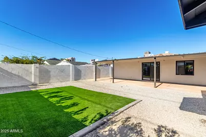 385 E Clarendon Avenue, Phoenix, AZ 85012 - Photo 25