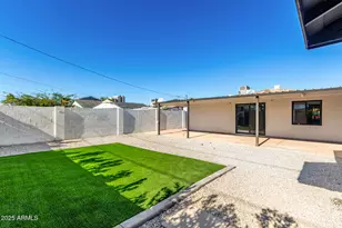 385 E Clarendon Ave, Phoenix, AZ 85012 - Photo 25