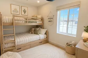 385 E Clarendon Ave, Phoenix, AZ 85012 - Photo 11
