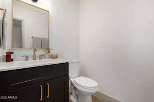 385 E Clarendon Ave, Phoenix, AZ 85012 - Photo 19