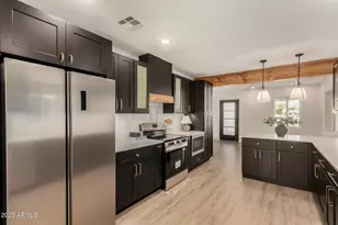 385 E Clarendon Ave, Phoenix, AZ 85012 - Photo 7