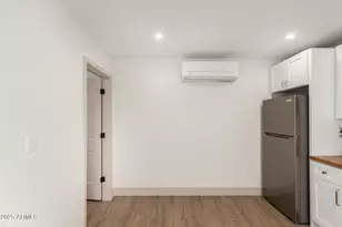 385 E Clarendon Ave, Phoenix, AZ 85012 - Photo 11