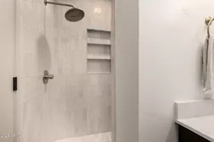 385 E Clarendon Ave, Phoenix, AZ 85012 - Photo 17