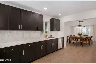 385 E Clarendon Avenue, Phoenix, AZ 85012 - Photo 11