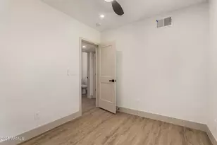 385 E Clarendon Ave, Phoenix, AZ 85012 - Photo 17