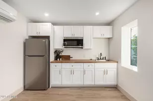 385 E Clarendon Ave, Phoenix, AZ 85012 - Photo 29