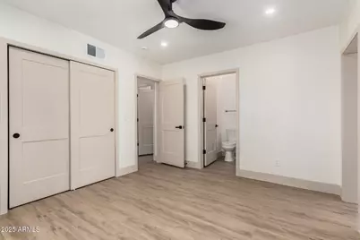 385 E Clarendon Avenue, Phoenix, AZ 85012 - Photo 23