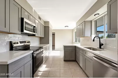 10922 W El Capitan Circle, Sun City, AZ 85351 - Photo 3