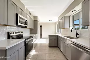 10922 W El Capitan Cir, Sun City, AZ 85351 - Photo 3